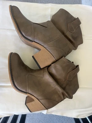 Charles Albert Womens Distressed Brown Cowboy Boots, Size 7 - Image 1 of 4