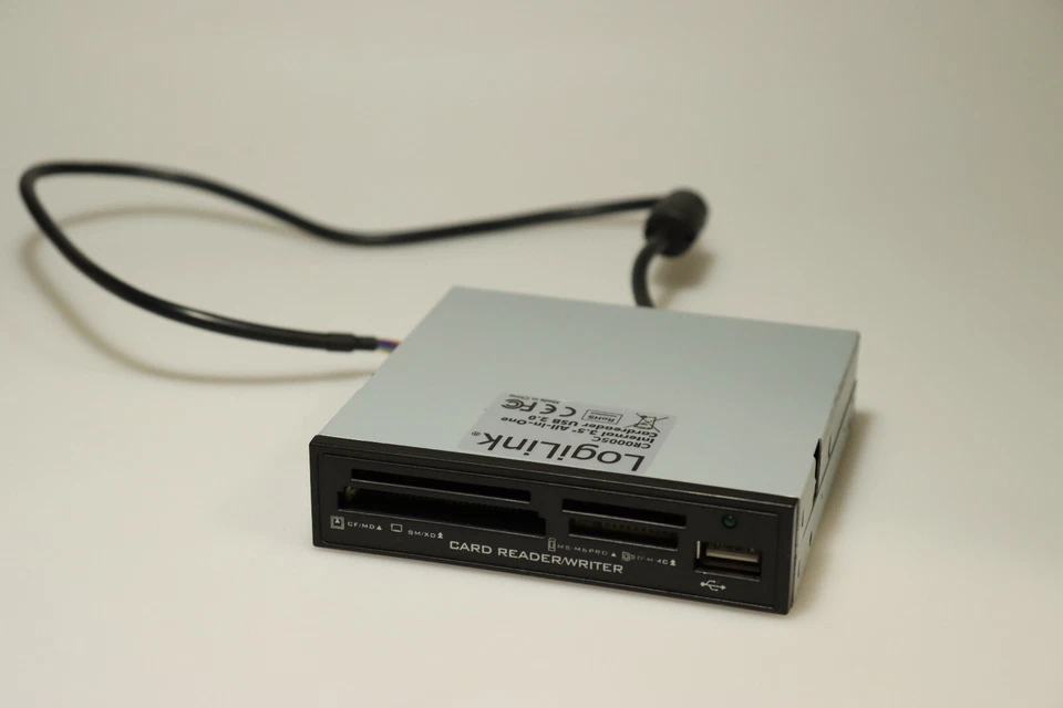 LogiLink CR0005C Internal 3,5" All-in-One Cardreader USB 2.0 - Bild 1 von 1