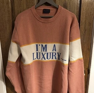 Gyles & George Men's "I’m a Luxury" Sweater Pink Size XXL (Rowing Blazers) - Picture 1 of 6