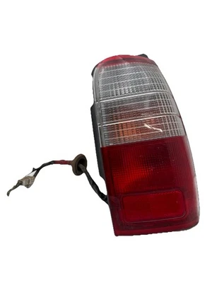 Luz trasera derecha pasajero Toyota 4Runner para 1996 1997 1998 1999 2000 Foto 1 de 4