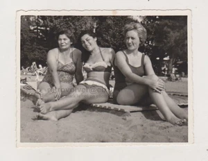 Three Pretty Attractive Young Women Beach Bikini Swimsuit Female Snapshot Photo - Picture 1 of 1