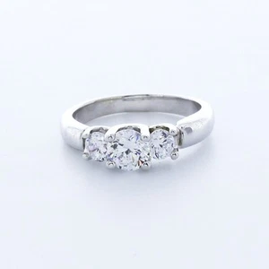 Anillo de compromiso clásico de oro de 18 k con diamantes naturales redondos F-VS1 de 2,12 quilates - Imagen 1 de 7