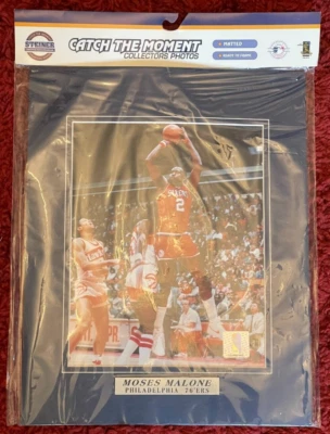 Moses Malone Philly 76'ers Steiner Sports Catch The Moment 14x11 Matted Photo - Image 1 of 4