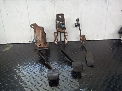 Juego de pedales de freno embrague de gasolina acelerador Nissan Sentra 1991-94 OEM Foto 1 de 4