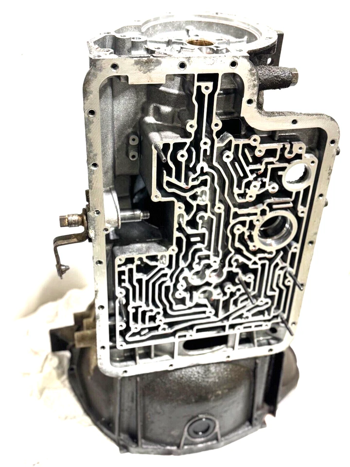 1990 E40D RWD GAS SB - TRANS BODY HOUSING - MATED TO 90 F250 351W - Image 1 of 4