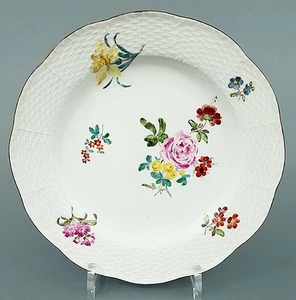 (MT371) Barocker Meissen Teller mit Blumen Motiv, Osier Relief, um 1750 - Picture 1 of 1