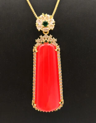 红色五颜六色的玉髓玛瑙玉矩形 18KGP Lucky Flower 吊坠项链 — 第 1/4 张图片