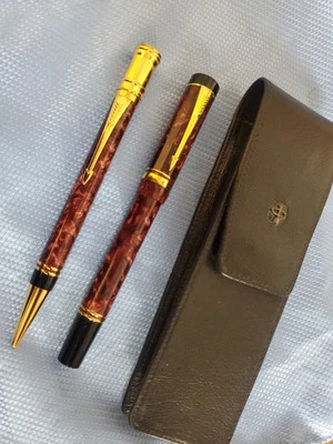 Juego Parker Duofold International mármol rojo 18k Fp&Bp Foto 1 de 4
