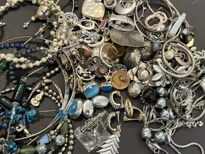 Lot of 1.15 Lbs Of Silver Tone Jewelry Untested - Picture 1 of 11