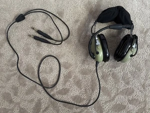 David Clark H10-13.4 Aircraft Pilot Headset Dual Plug GA with Gel Pads Nice - Picture 1 of 24