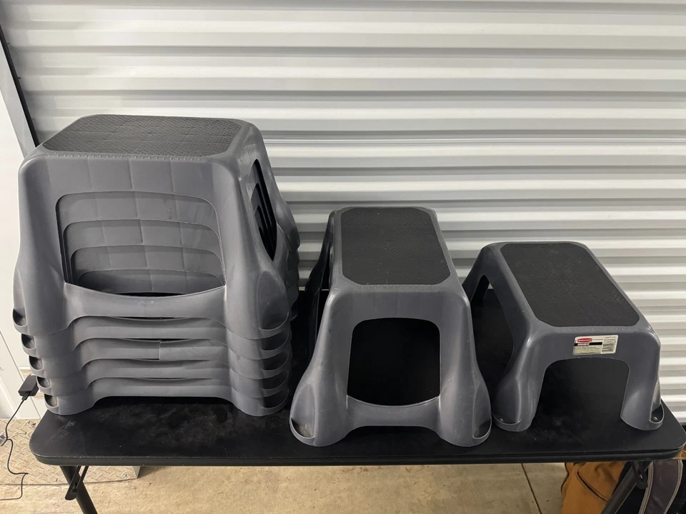 Lote de taburetes vintage Rubbermaid cuello áspero bisque de almendra Foto 1 de 4