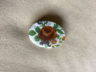 WHITE RESIN OVAL RED ROSE AND DAISY BROOCH -4cm 