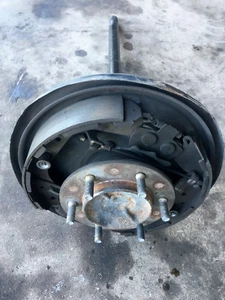 Eje trasero izquierdo Toyota 4Runner 96-00 con placa de respaldo y neumático ABS -15" - Imagen 1 de 3