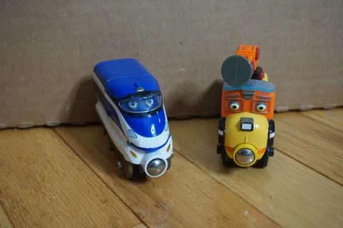 Chuggington Wooden Trains Skylar and Hanzo Wooden Railway Cover