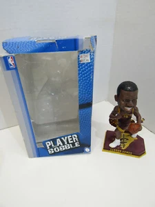OLD LeBRON JAMES LEGENDS OF THE COURT BOBBLE HEAD # 127 BASKETBALL SPORT MEMORAB - Picture 1 of 4