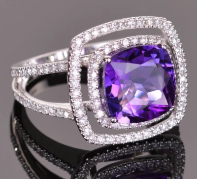 Anillo para mujer de amatista de corte cojín de 3,74 quilates parece flotar en una banda de doble marco Foto 1 de 4