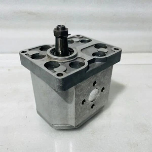 Sauer Danfoss TAP22-90/33.5-DC0 Hydraulic Gear Pump - Picture 1 of 5