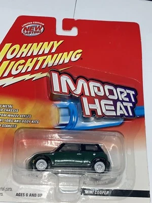 Johnny Lightning -- Import Heat MINI COOPER 2003 - Black, Union Jack - Image 1 of 4
