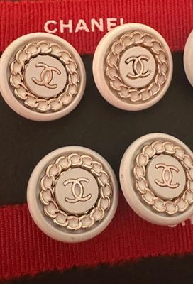 CHANEL White & Gold Metal chaindetailed Buttons 22mm (Set of 4) - Image 1 of 4