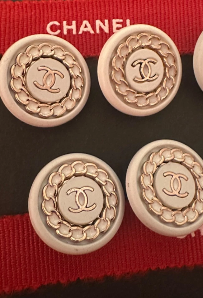 CHANEL White & Gold Metal chaindetailed Buttons 22mm (Set of 4) - Image 1 of 4
