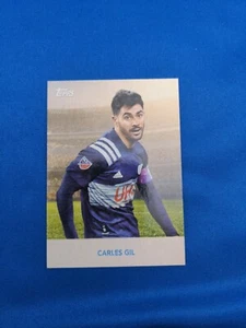 2022 Topps MLS #22M-6 Carles Gil '22 MINIS - New England Revolution - Foto 1 di 2