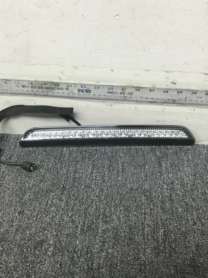 2011 LAND ROVER RANGE ROVER SPORT BRAKE LIGHT FACTORY OEM - Image 1 of 4