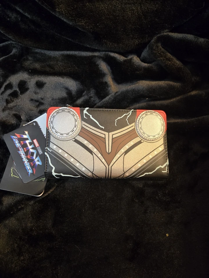 Cartera con solapa Loungefly Disney Marvel Thor: Love and Thunder Cosplay Foto 1 de 3
