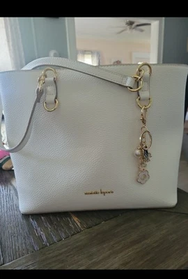 Hermosa bolsa Nanette Lepore Foto 1 de 4