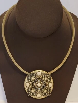 Collar Gargantilla Michal Golán Piedras Semipreciosas Cristales Tonos Tierra y Latón Foto 1 de 4