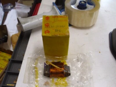 НОВЫЙ ИЗ СТАРЫХ ЗАПАСОВ OEM SUZUKI 73-75 TC/TS100 КАТУШКА ОСВЕЩЕНИЯ (B) 32130-25691, УСТАРЕВШАЯ ДЕТАЛЬ! - Изображение 1 из 4