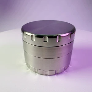 Hochwertiger Edelstahl Grinder | Premium Crusher | Ø 63 mm | inkl. Schutztasche - Bild 1 von 3