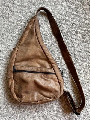 Bolso Tote® AmeriBag 17" Cuero Saludable Trasero (Pequeño) en Tostado Foto 1 de 4