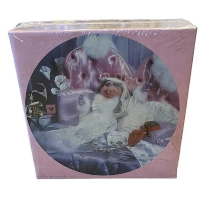 Vintage MISS PIGGY Hallmark Springbok Mini Jigsaw Puzzle Round 60+ Pieces 7" New - Image 1 of 4