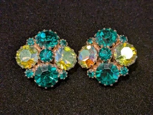 Vintage MCM Weiss Green & Aurora Borealis Rhinestone Crystal Clip On Earrings - Picture 1 of 4