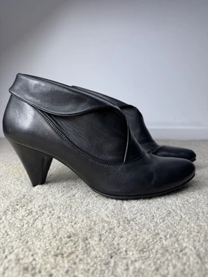 Carvela Black Leather Fold Over Heeled Shoes Size 7 Classic Smart Workwear - Image 1 of 4