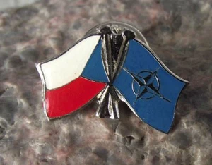 1997 Czech Republic Joins NATO Military Defense Crossed Flags Emblem Pin Badge - Picture 1 of 4