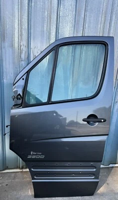 Mercedes Sprinter 2500 2014-2018 puerta delantera izquierda OEM 2446 Foto 1 de 4