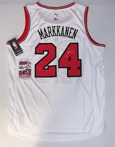 Lauri Markkanen signed Chicago Bulls Licensed Fast Break jersey JSA - Picture 1 of 5