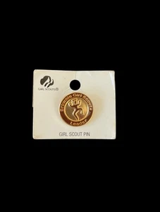 Retired Brownie Girl Scout Leader Pin - Picture 1 of 2
