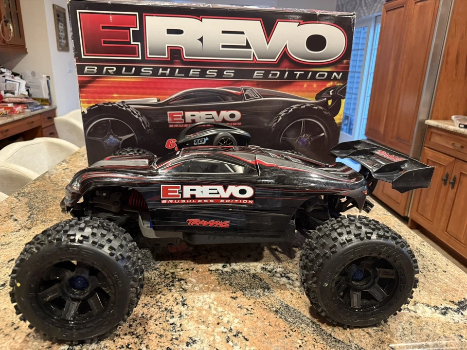 Traxxas E-REVO Brushless Edition 1/10 Scale; used with box and Manuals 56086-4 - Image 1 of 4