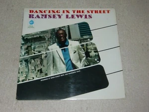 RAMSEY LEWIS TRIO. DANCING IN THE STREET. CHESS CRLS.4533 (SUPERB LP) - Picture 1 of 4