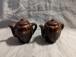 Miniature Brown Teapot Salt & Pepper Shaker Set, 2" Tall, Unbranded - PRE-OWNED - Picture 1 of 8