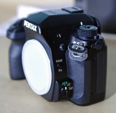 Pentax K K-5 16.3MP Digitalkamera - Schwarz (Kit mit 18-55mm Objektiv) - Bild 1 von 4