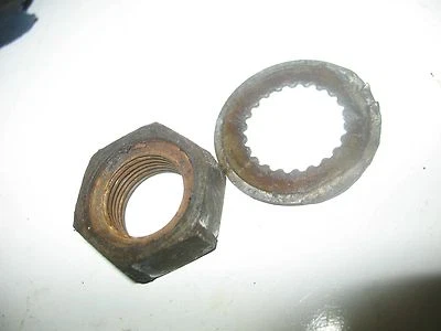 TUERCA DE MONTAJE DE PIÑÓN DELANTERO 1983 KTM 504 500 GS K4 504GS CUATRO TIEMPOS 1982 82 83 Foto 1 de 2