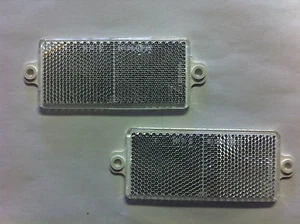 2 reflectores rectangulares blancos, 2 orificios de tornillo, montaje en poste de entrada, etc. - Imagen 1 de 2
