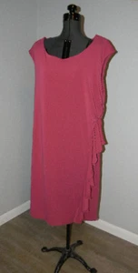 Venta de liquidación ~ AVENUE ~ VESTIDO DE CÓCTEL tejido con volantes laterales rosa 18 20 nuevo con etiquetas - Imagen 1 de 5