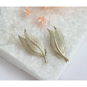Vintage Gold Toned Layered Leaf / Foliage Shaped 80's Clip On Stud Earrings - Picture 1 of 7