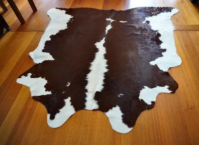 AA Rippling Coat -  A Stunning Traditional Hereford  Cowhide Rug - Image 1 of 4