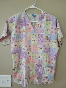 H.Q. Scrub Top Women's SZ S Medical Nursing Shirt Pockets Bees Flowers Snails - Picture 1 of 10