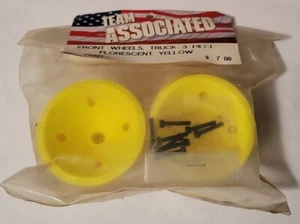 Team Associated Front Wheels Truck 2.2 3 Piece Yellow Rc10t 2.2" Vintage 7840Y - Picture 1 of 1